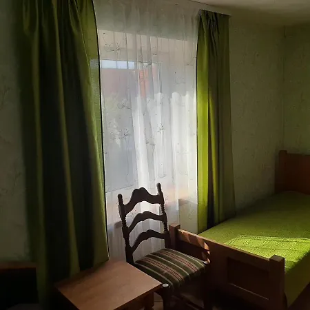 Netoli Parko * 팔랑가